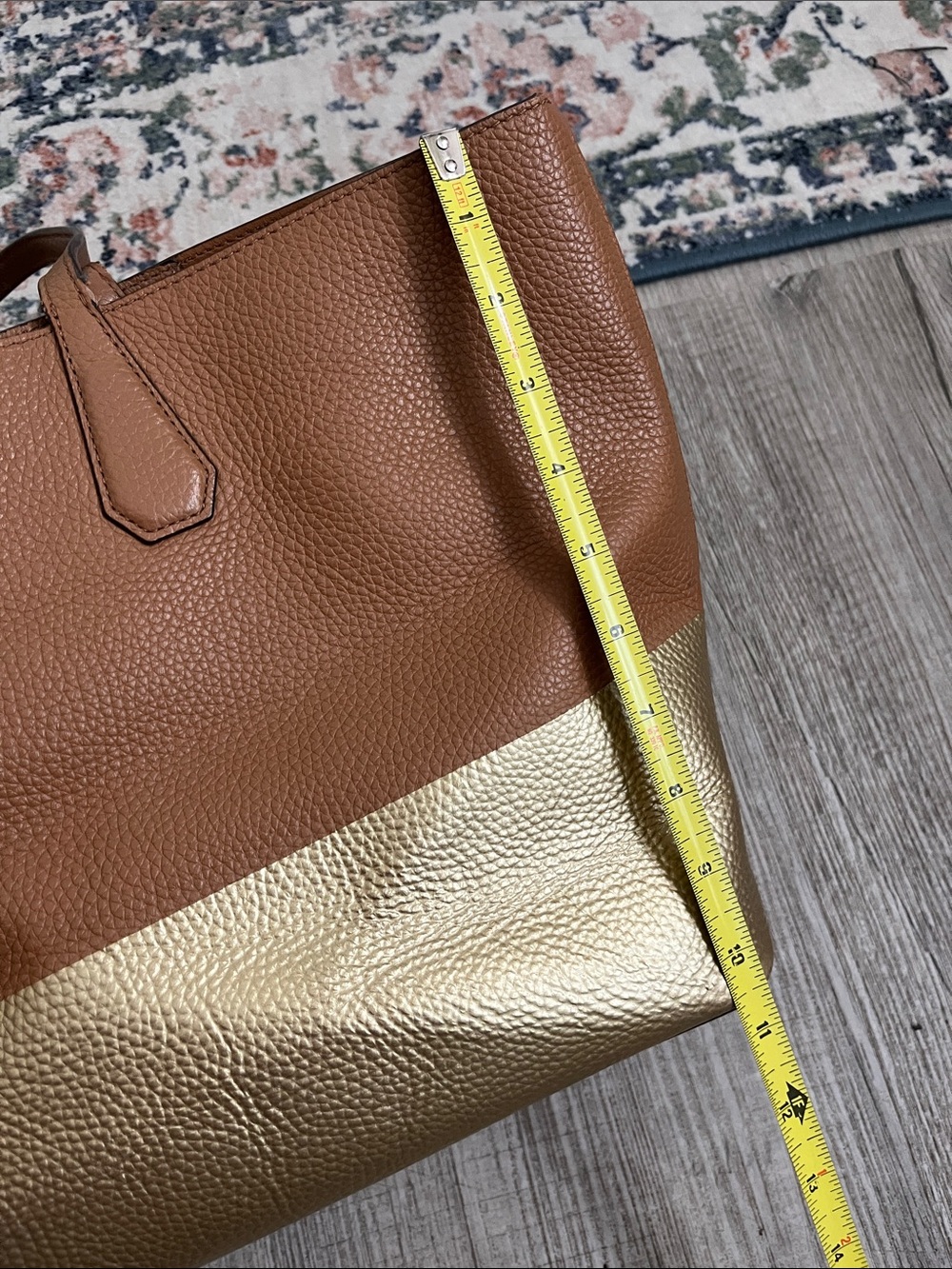 Tory Burch Pebble Leather Classic Tote Bag in Tan & Gold - Picture 13 of 14